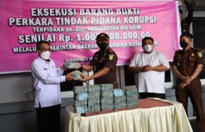 Kejaksaan Negeri Kutim, Berhasil Kembalikan Uang Rp 1 Miliar ke Kas Daerah