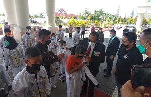 25 Atlet INKAI Kutim Dilepas Kasmidi ke Kejuaraan Se Kaltim