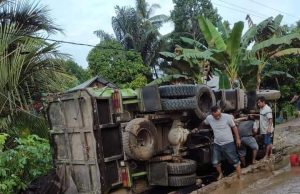 Truk Angkutan Batu Bara Terbalik di Balangan, Diduga Langgar Perda Kalsel