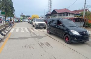 Banjir Mulai Surut Kendaraan Sudah Bisa Melintas