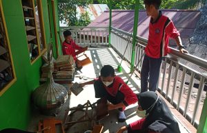 Jelang Ramadhan, Siswa SMPN 1 HST Bersih-bersih Langgar dan Mushalla di Lingkungan Sekolah