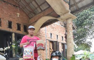 JBI BlackStone Salurkan Bantuan Korban Banjir Sangatta