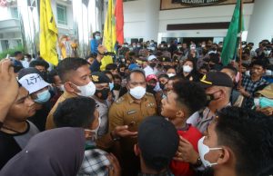 Mahasiswa Ngeluruk ke Gedung DPRD Kutim, Sampaikan 11 Tuntutan