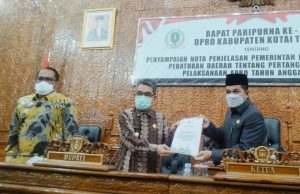 Pemkab Kutim Sampaikan Pertanggungjawaban APBD 2021