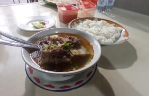 Warung Pangkep Sajikan Sup Konro Khas Sulawesi