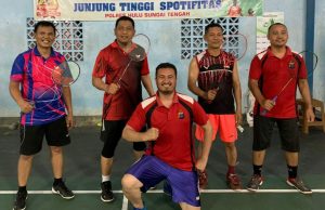 Gandrungi Badminton, Kapolres HST Sigit Hariyadi selalu Ajak Personel Jaga Kebugaran Tubuh