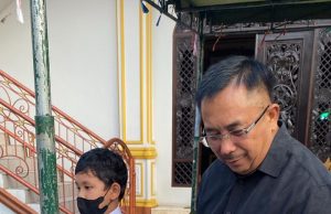 Mengantar Cucu ke Sekolah