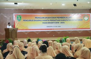 30 Pengurus DWP Kutim DiKukuhkan, Ardiansyah Sulaiman : Program DWP Harus Bersinergi Dengan Visi Misi Pemkab Kutim