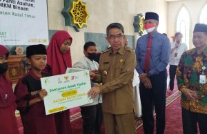 Peringati Idul Yatama, BASNAZ Kutim Santuni Anak Yatim