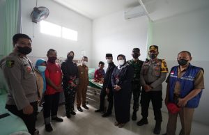 Walikota Batu dan Ketua DPRD Batu Beri Bantuan Kepada Korban Tragedi Kanjuruan Asal Batu