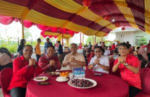 Imlek di Pendeta Samuel