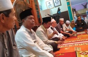 PWRI Kutim Bukber dan Berbagi dengan Penyapu Jalanan
