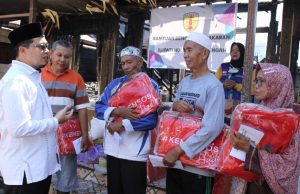 Sehari Pasca Kebakaran, Bupati HST Serahkan Bantuan, Aulia : Inilah Wujud Kepedulian Pemkab