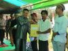Joni Serahkan Bantuan Bibit Unggas dan Rumah Budidaya Kelulut
