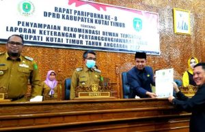 Joni Pimpin Rapat Dua Paripurna, LKPj dan Raperda Penyertaan Modal BPR