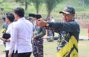 Ketua DPRD Unjuk Kebolehan Fun Shooting di Makolanal Sangatta