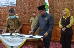 DPRD dan Bupati Kutim Setujui Raperda Penyertaan Modal ke BPR