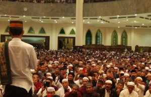 Ustadz Abdul Somad Jadi Magnet, Puluhan Ribu Warga Penuhi di Masjid Agung Al-Faruq