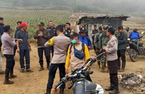 Polres Batu Ikut Bantu Padamkan Karhutla Gunung Arjuno