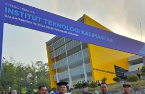 Wisuda di Hutan Km 15