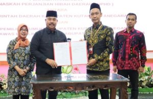 Tandatangani Naskah Dana Hibah bersama KPU dan Bawaslu, Bupati Edi : Partisipasi Masyakat dalam Pemilu Diharapkan Meningkat