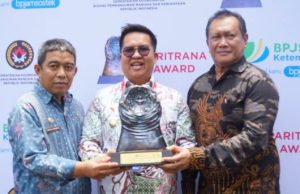 Komitmen Terhadap Perlindungan Tenaga Kerja Rentan, Pemkab Kukar Peroleh Penghargaan Paritrana Award 2023