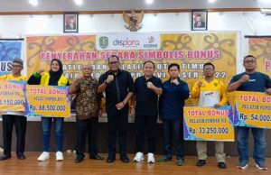 Atlet Kutim Peraih Medali di Fornas VII Jabar dan Popda XVI Paser Terima Bonus