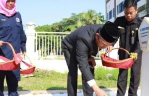 Hari Pahlawan, Hamas Hadiri Upacara dan Tabur Bunga di TMP