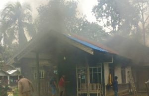 Ditinggal Tagihan, Rumah Pemilik Jaringan TV Kabel di Bamban Utara HSS Nyaris Ludes Terbakar