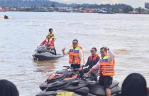 Aksi Jetski dan Paddling Akmal