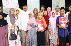 Warga Muara Kaman Terima Bantuan Sembako dan Hibah