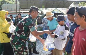 Bazar Murah di Kodim 1002/HST, dan Bagi-bagi 60 Paket Sembako ke Abang Becak di Kota Barabai