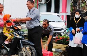 Berkah Ramadan, Rutan Barabai pun Bagikan Takjil Gratis, Gusti : Ini Ajang Latih Kepedulian Pegawai