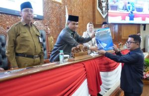 Terkait Raperda Keteriban Umum, FPD Pertanyakan Kesiapan Satpol PP