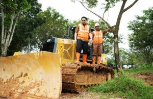 Satu Unit Bulldozer Rp 4,2 M buat DLHP HST, Bupati Aulia : Sampah di TPA Tantangan Besar