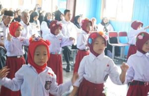 Tari Ampar-ampar Pisang dan Pagi Ku Cerah, Meriahkan Parenting di Muara Wis