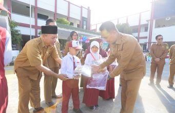 Kadisdik Tegaskan Sekolah Tak Boleh Jual Seragam dan Buku