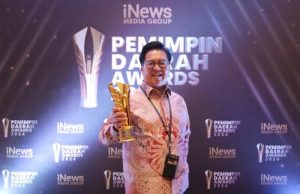 Rendi Solihin Terima Penghargaan Berkat Keberhasilan Program Usaha Kecil Idaman