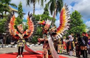 Kirab Budaya di Gunung Kelua