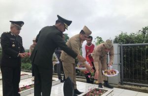 Peringati Hari Pahlawan, Dinsos Lakukan Apel dan Tabur Bunga di TMP