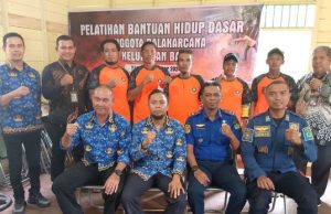 Relawan Damkar Sangaji dan Pegawai Kelurahan Baru Ikuti Pelatihan Tangani Orang Terkena Musibah