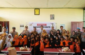 Siswa SDN 008 Desa Sidomulyo, Kecamatan Anggana Diberi Makan Gratis dan Bergizi