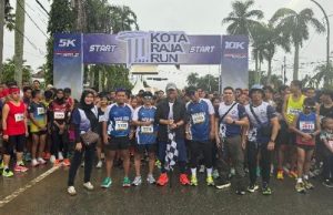 Meski Diguyur Hujan, Peserta Kota Raja Run Tetap Semangat
