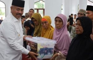 Kunker ke Koba Darat, Bupati Edi Damansyah Serahkan Bantuan Sejumlah Sarana dan Prasarana