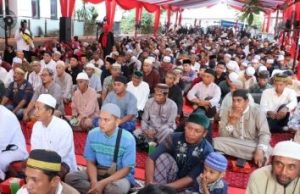 Bukber dengan Masyarakat, Wabup Rendi Solihin Berbagi Hadiah Umroh