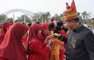 Sekkab Pimpin Apel Hardiknas di Kantor Bupati, Menteri : Tingkatkan Dedikasi dan Komitmen Penuhi Konstitusi