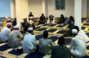 Masjidil Haram Padat, Jemaah HST Diminta Jaga Kondisi, Shalat Jumat juga di Masjid Hotel Saja