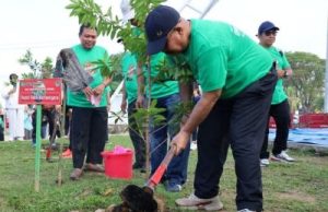 Peringati Hari Lingkungan Hidup, Kukar Gelar Aksi Bersih Sampah Plastik dan Penanaman Pohon