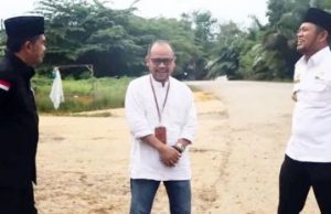 Jalan Poros Kukar-Kubar yang Dikeluhkan Masyarakat Ditinjau Ketua DPRD dan Gubernur Kaltim