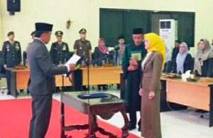 PAW di DPRD HST, Bupati Rizal Ucapkan Selamat kepada Suryatin Hidayah yang Gantikan Hendra Suriadi